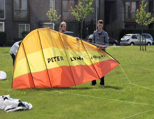 Vliegeren met vier lijnen