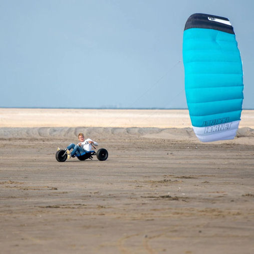 Welke vliegers zijn geschikt voor het kitebuggyen?
