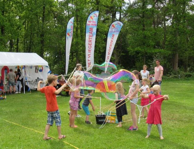 Reuzenbellen maken met het Vliegerteam EVENTS